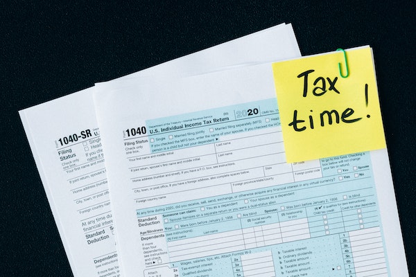 Can A Stay-at-Home Mom File Taxes? (An expert answers all your SAHM tax-related questions)