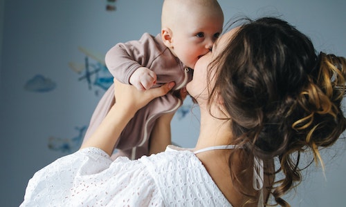 How Can I Afford To Be A Stay-at-Home Mom? (12 Helpful Tips)