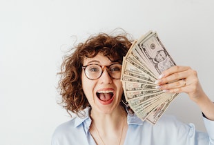 Ways To Increase Your Financial Confidence As A Woman, Why are women generally less financially confident than men? What is financial confidence?